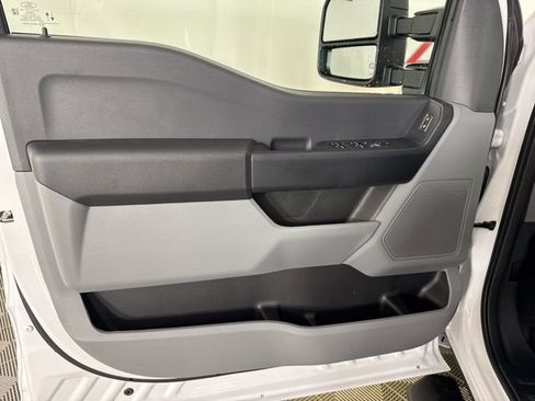 New 2026 Ford F250 XL w/ XL Chrome Package image 17