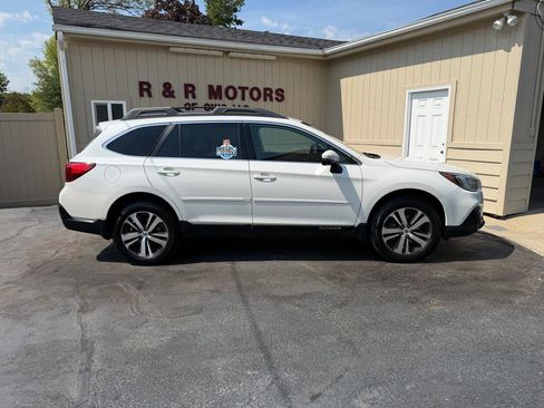 Used 2018 Subaru Outback 2.5i Limited AWD/4WD image 2