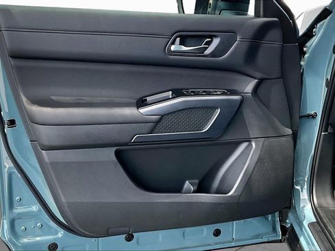 New 2026 Nissan Pathfinder SL w/ SL Premium Package FWD image 10