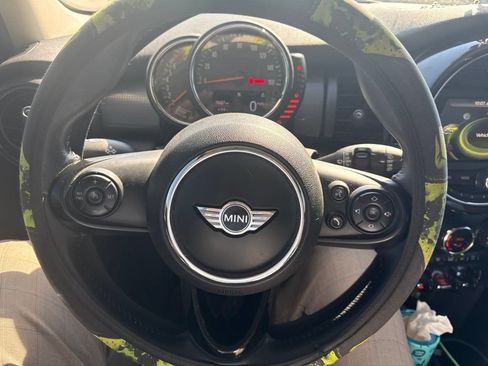 Used 2017 MINI Cooper 4-Door Hardtop FWD image 8
