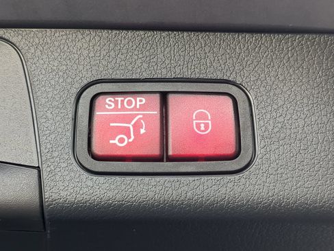 Used 2026 Mercedes-Benz GLB 250 w/ Exclusive Package image 47