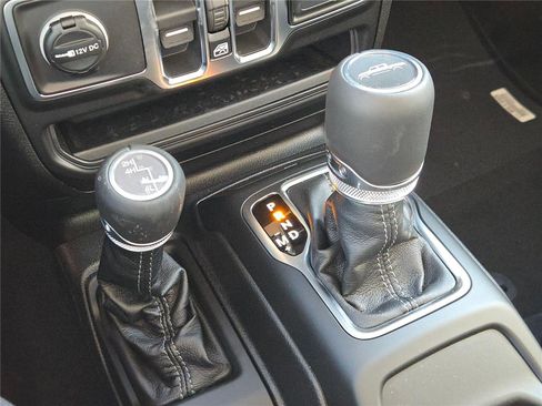 New 2026 Jeep Gladiator Sahara image 29