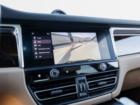 Certified 2022 Porsche Macan S image 19