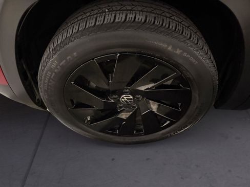 Used 2024 Volkswagen Atlas Cross Sport SE image 14