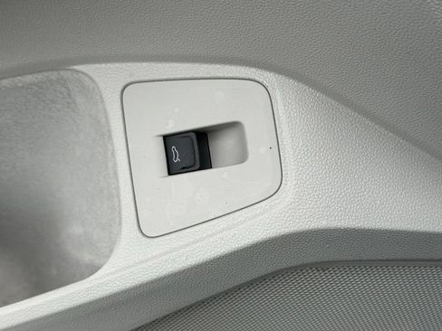 Used 2022 Volkswagen Tiguan SE R-Line FWD image 23
