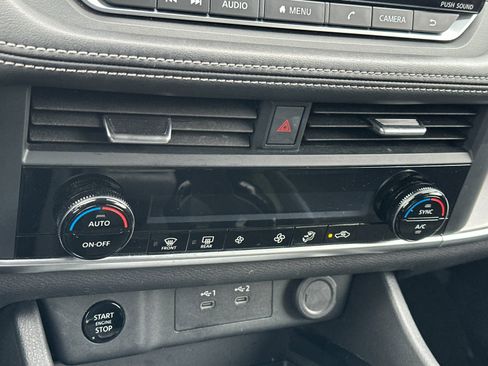 Used 2024 Nissan Rogue SV image 19