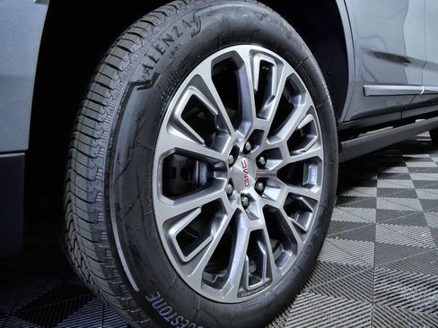 Used 2025 GMC Yukon Denali w/ Sun & Power Step Package AWD/4WD image 8