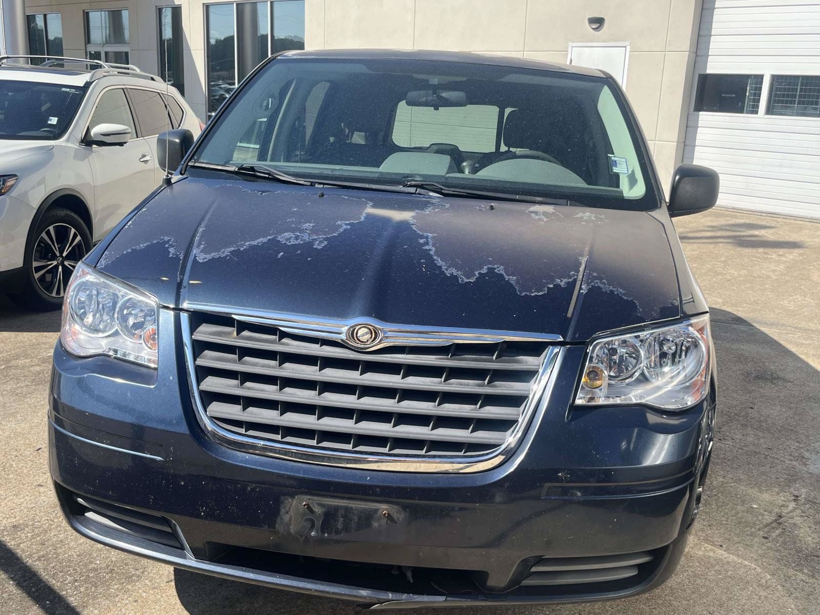 Used 2008 Chrysler Town & Country LX FWD image 2