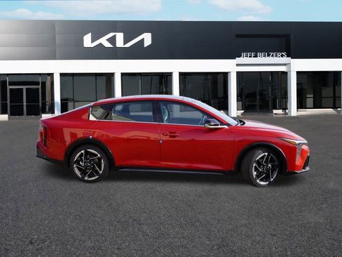 New 2025 Kia K4 GT-Line image 2