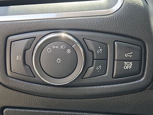 Used 2022 Ford Edge Titanium w/ Equipment Group 301A AWD/4WD image 19