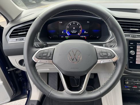 Certified 2023 Volkswagen Tiguan SE FWD image 18