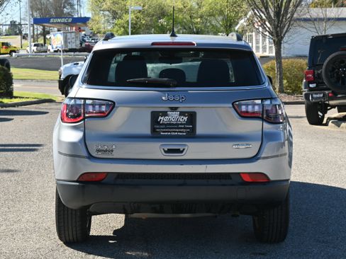 Used 2022 Jeep Compass Latitude w/ Sun and Sound Group image 13