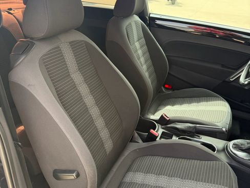 Used 2012 Volkswagen Beetle Launch Edition FWD image 10