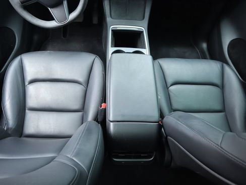 Used 2024 Tesla Model Y 2WD image 8