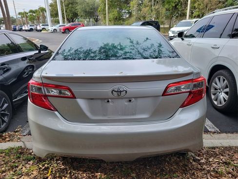 Used 2014 Toyota Camry L image 5