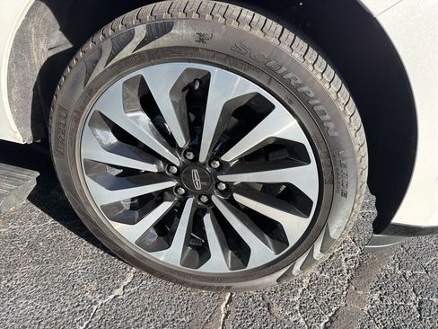 Used 2024 Lincoln Navigator Reserve image 4