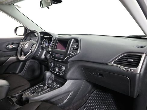 Used 2019 Jeep Cherokee Latitude w/ Cold Weather Group AWD/4WD image 23