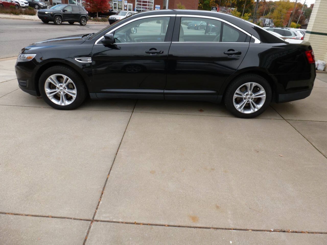 Used 2013 Ford Taurus SEL AWD/4WD image 6