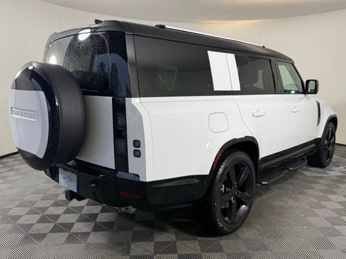 New 2026 Land Rover Defender 130 X-Dynamic SE image 8