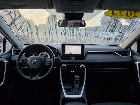 Used 2024 Toyota RAV4 XLE AWD/4WD image 18