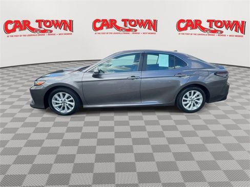 Used 2024 Toyota Camry LE image 5