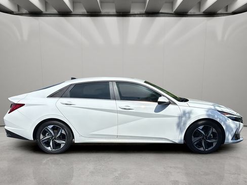 Certified 2023 Hyundai Elantra Limited FWD image 6