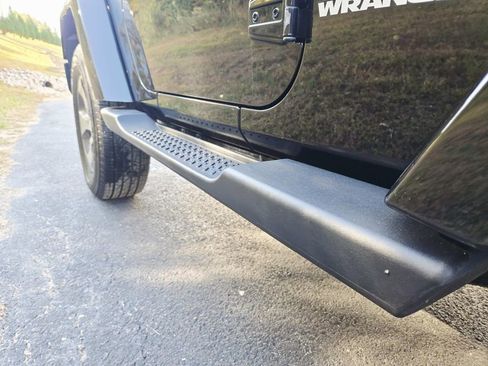 Used 2017 Jeep Wrangler Sahara w/ Connectivity Group image 19