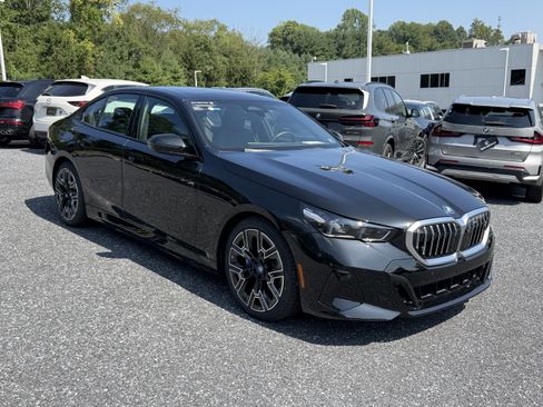 Certified 2025 BMW i5 xDrive40 w/ M Sport Package AWD/4WD image 3