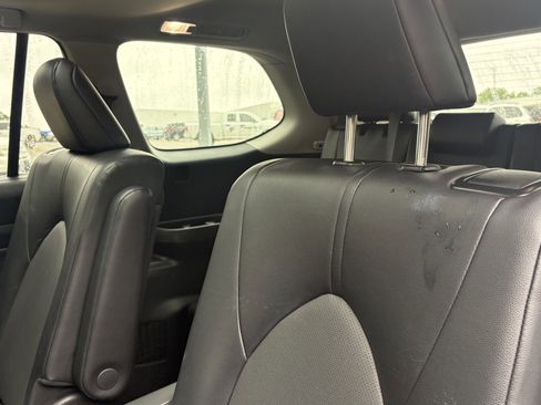 Used 2025 Toyota Grand Highlander AWD image 32