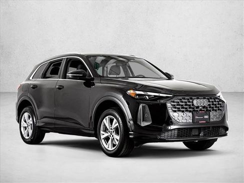 Certified 2025 Audi Q5 Premium w/ Convenience Package AWD/4WD image 3