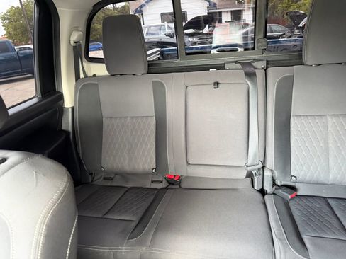 Used 2021 Nissan Titan SV w/ SV Convenience Package RWD image 11