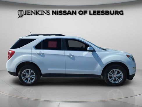 Used 2017 Chevrolet Equinox LT w/ Convenience Package image 3