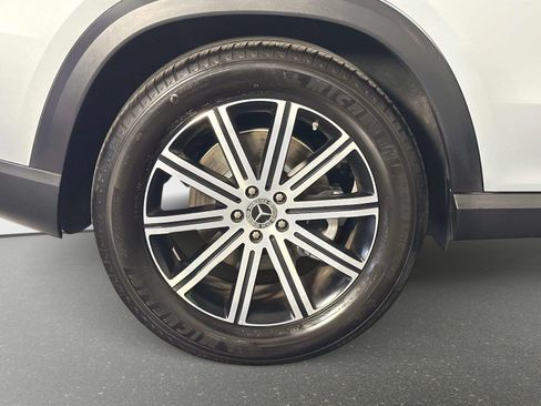 Used 2025 Mercedes-Benz GLE 450 4MATIC w/ Winter Package image 18