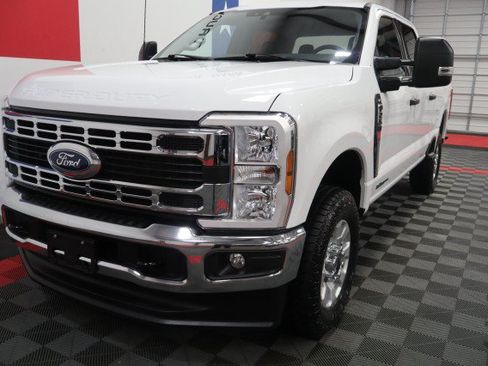 Used 2024 Ford F250 XLT w/ FX4 Off-Road Package AWD/4WD image 13