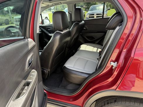 Used 2019 Chevrolet Trax Premier w/ LPO, Cargo Package image 6