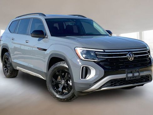 Certified 2025 Volkswagen Atlas Peak Edition SE AWD/4WD image 12