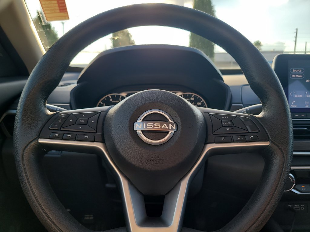 Used 2025 Nissan Altima 2.5 SV FWD image 28
