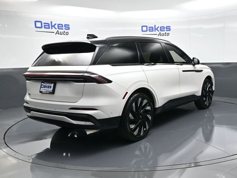 Used 2024 Lincoln Nautilus Reserve w/ Jet Appearance Package (87T) image 8