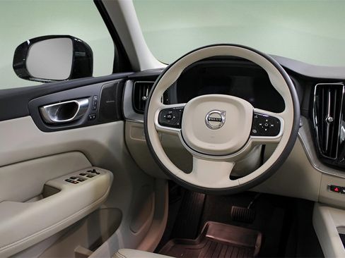 Certified 2025 Volvo XC60 T8 Ultra w/ Protection Package Premier image 22