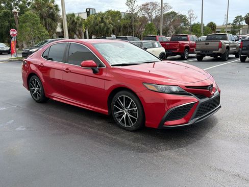 Used 2023 Toyota Camry SE FWD image 7