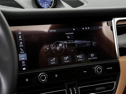 Used 2025 Porsche Macan image 18