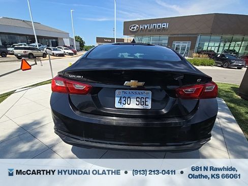 Used 2017 Chevrolet Malibu LT FWD image 14