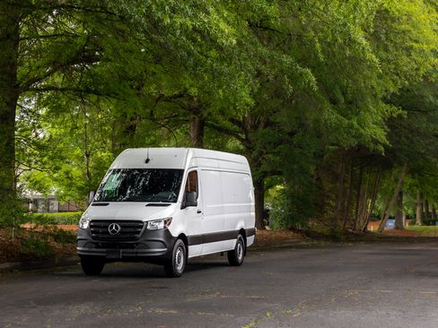 Used 2022 Mercedes-Benz Sprinter 2500 image 38