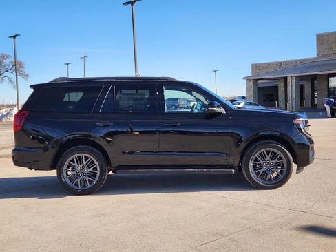 New 2026 Ford Expedition Platinum w/ Stealth Appearance Package image 7