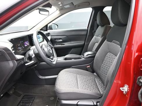 Used 2025 Nissan Kicks SV image 6