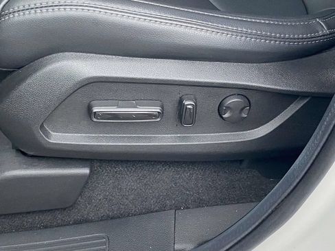 Used 2025 Honda Pilot EX-L image 14