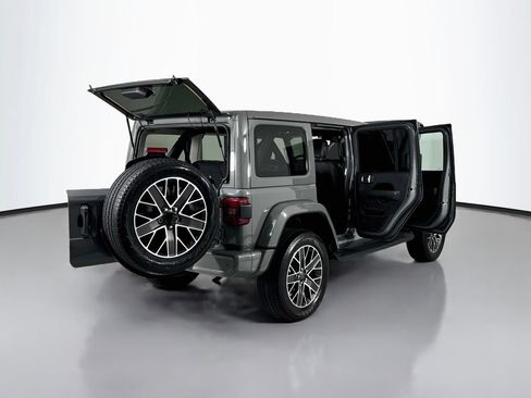 Used 2023 Jeep Wrangler Unlimited Sahara AWD/4WD image 22