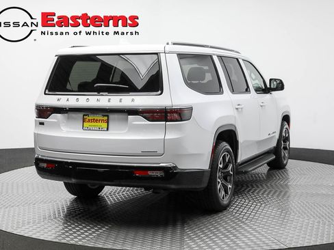 Used 2023 Jeep Wagoneer Series III w/ Preferred Equipment Group image 5
