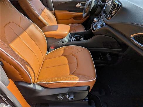 Used 2024 Chrysler Pacifica Pinnacle image 23