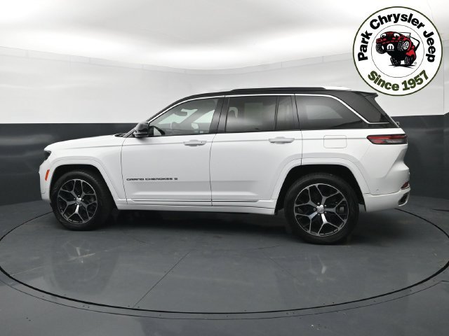 Used 2022 Jeep Grand Cherokee Summit AWD/4WD image 3